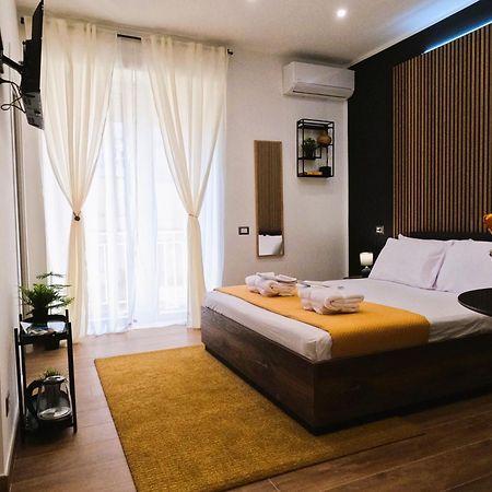 Blackwoody Contemporary Rooms - Napoli Centro Storico Экстерьер фото
