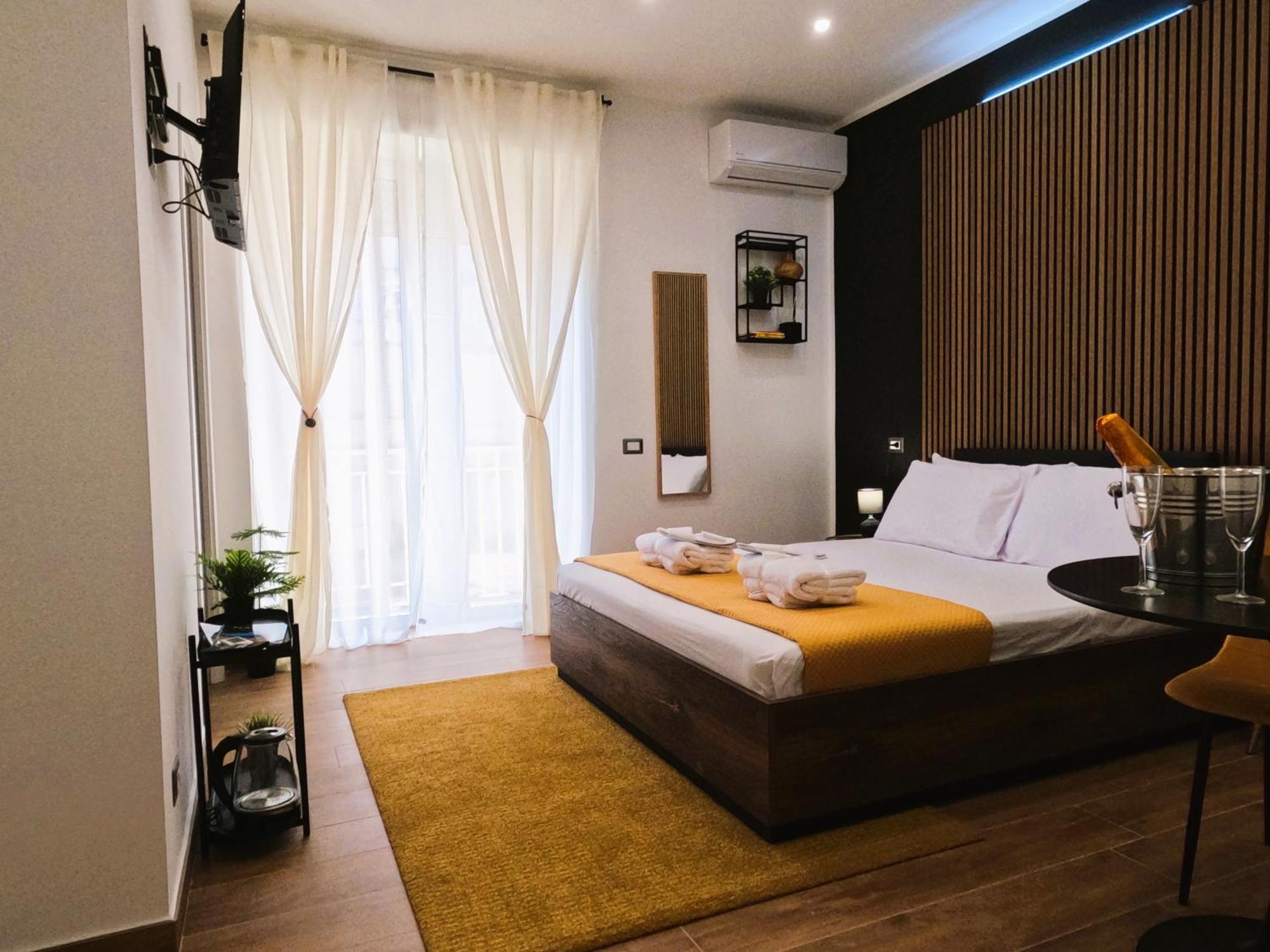 Blackwoody Contemporary Rooms - Napoli Centro Storico Экстерьер фото