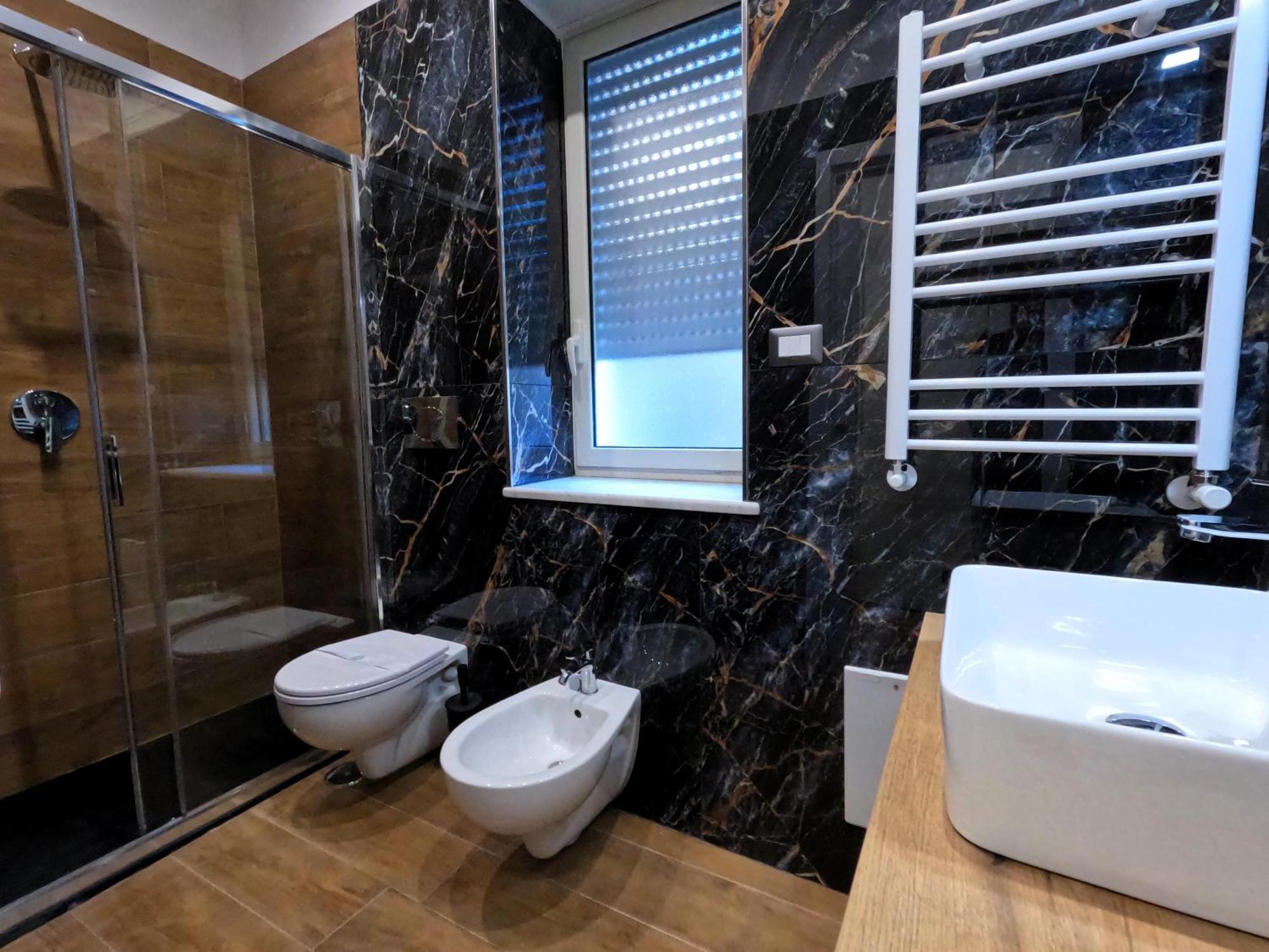 Blackwoody Contemporary Rooms - Napoli Centro Storico Экстерьер фото