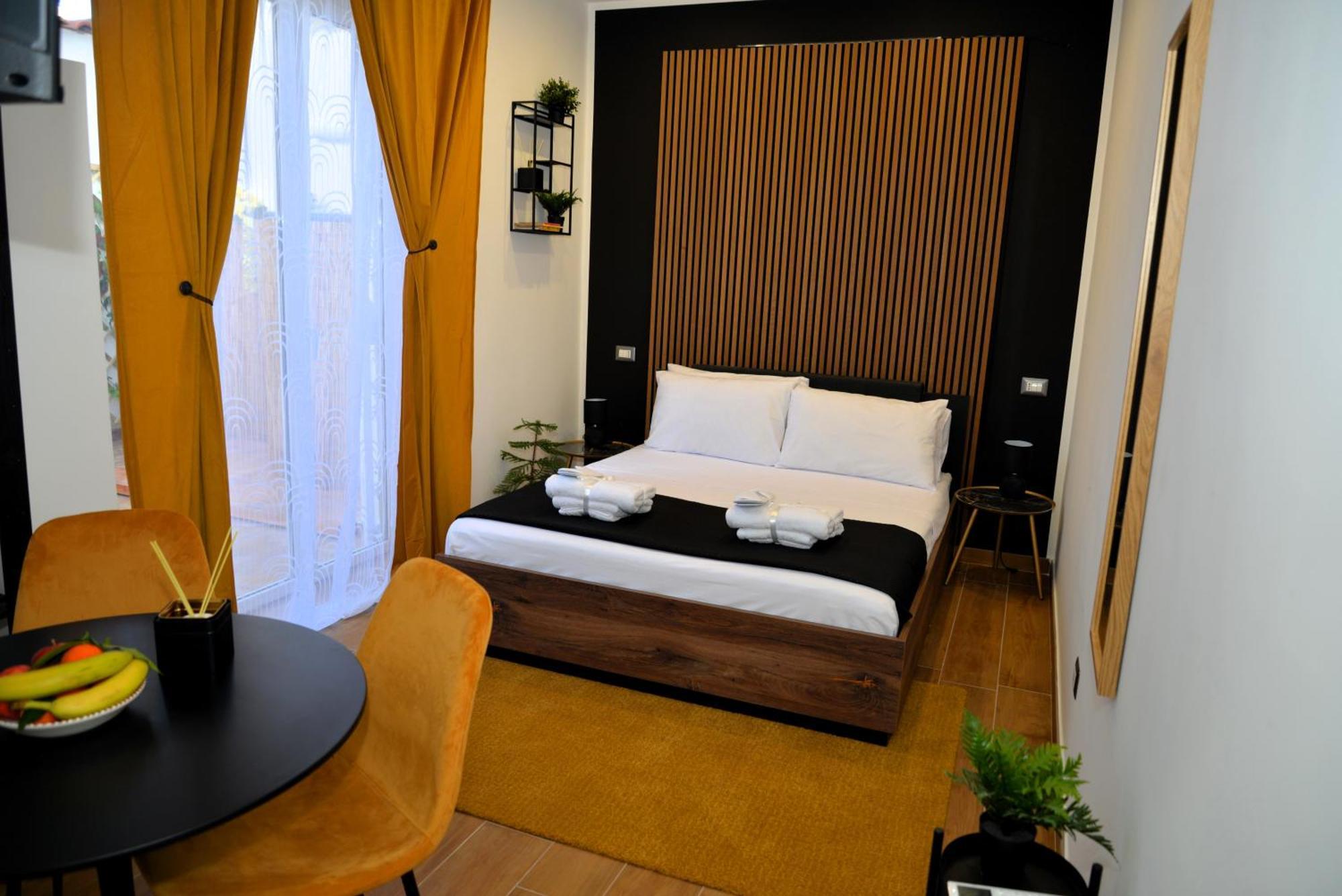 Blackwoody Contemporary Rooms - Napoli Centro Storico Экстерьер фото