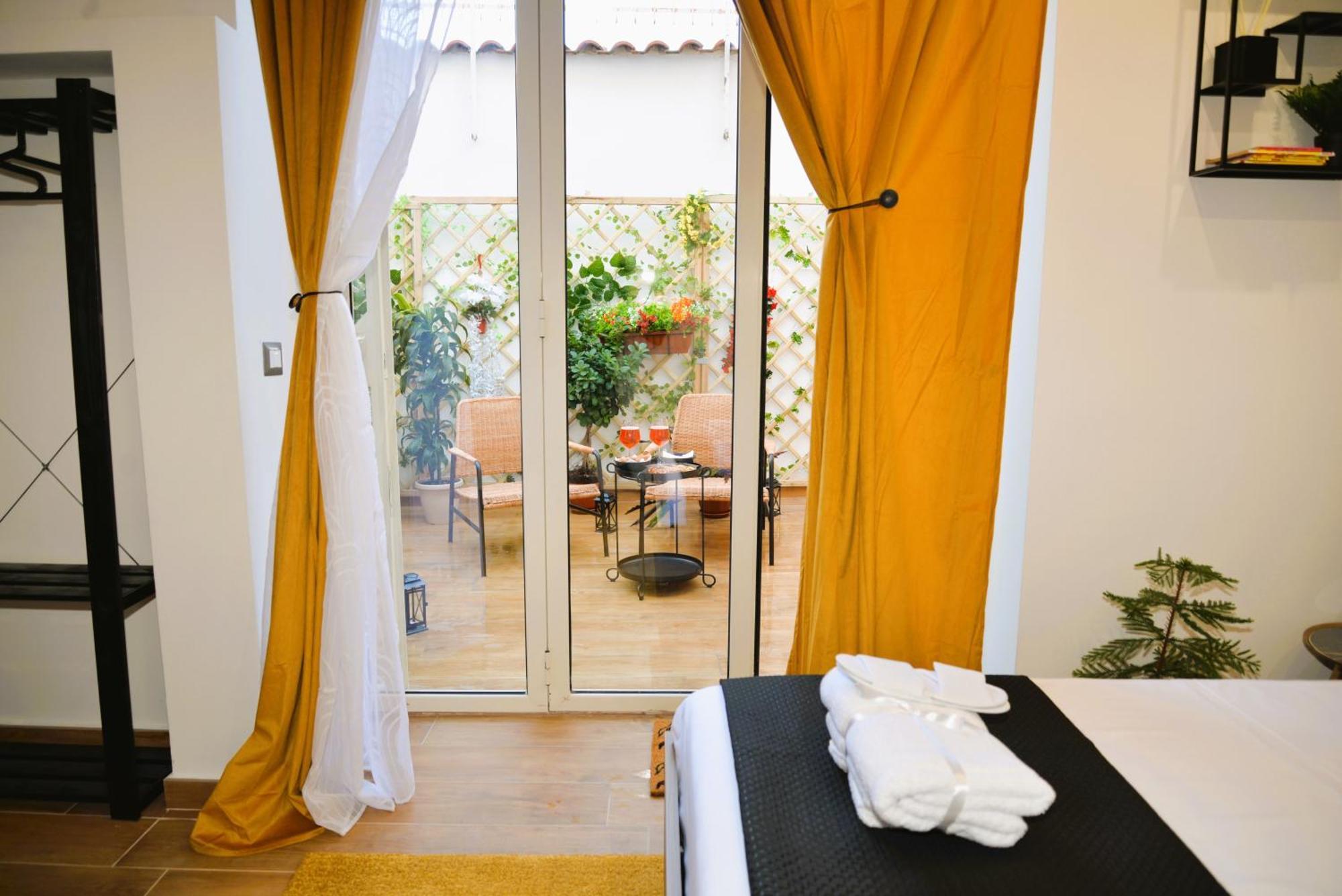Blackwoody Contemporary Rooms - Napoli Centro Storico Экстерьер фото