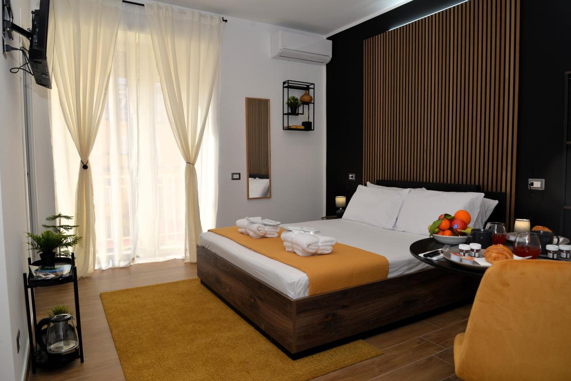 Blackwoody Contemporary Rooms - Napoli Centro Storico Экстерьер фото