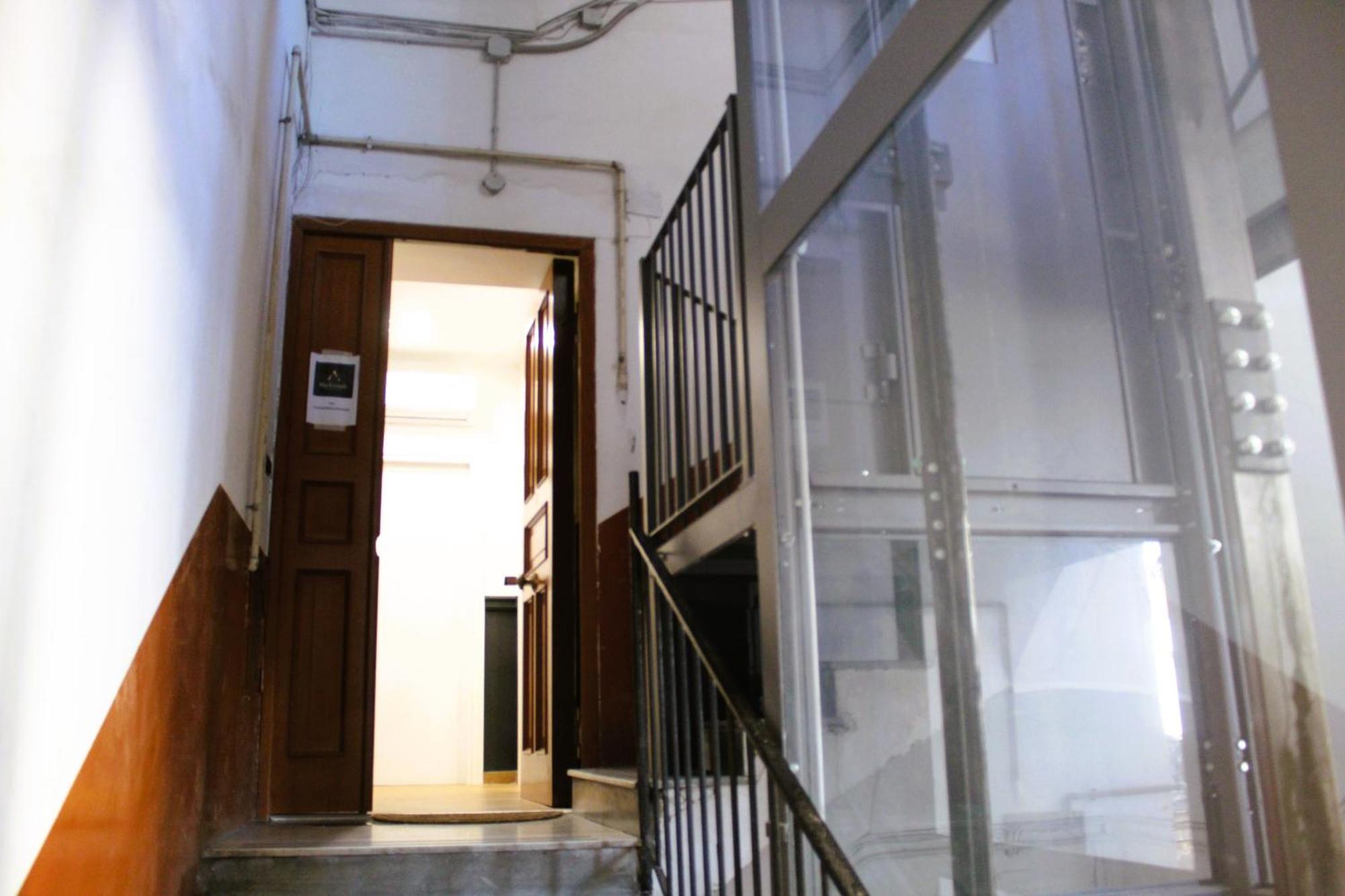 Blackwoody Contemporary Rooms - Napoli Centro Storico Экстерьер фото